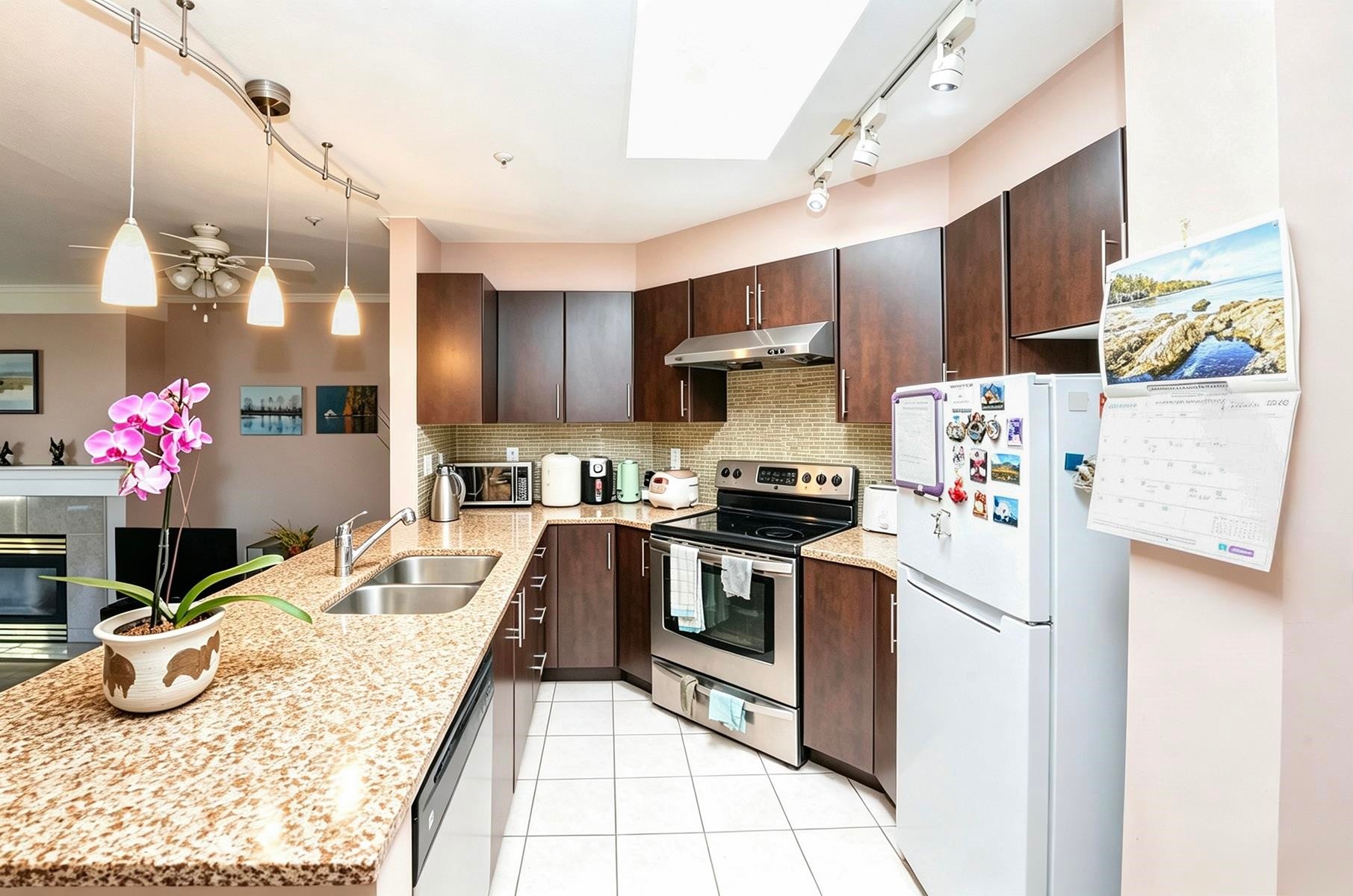 305-3615 17Th Avenue W, Vancouver, BC