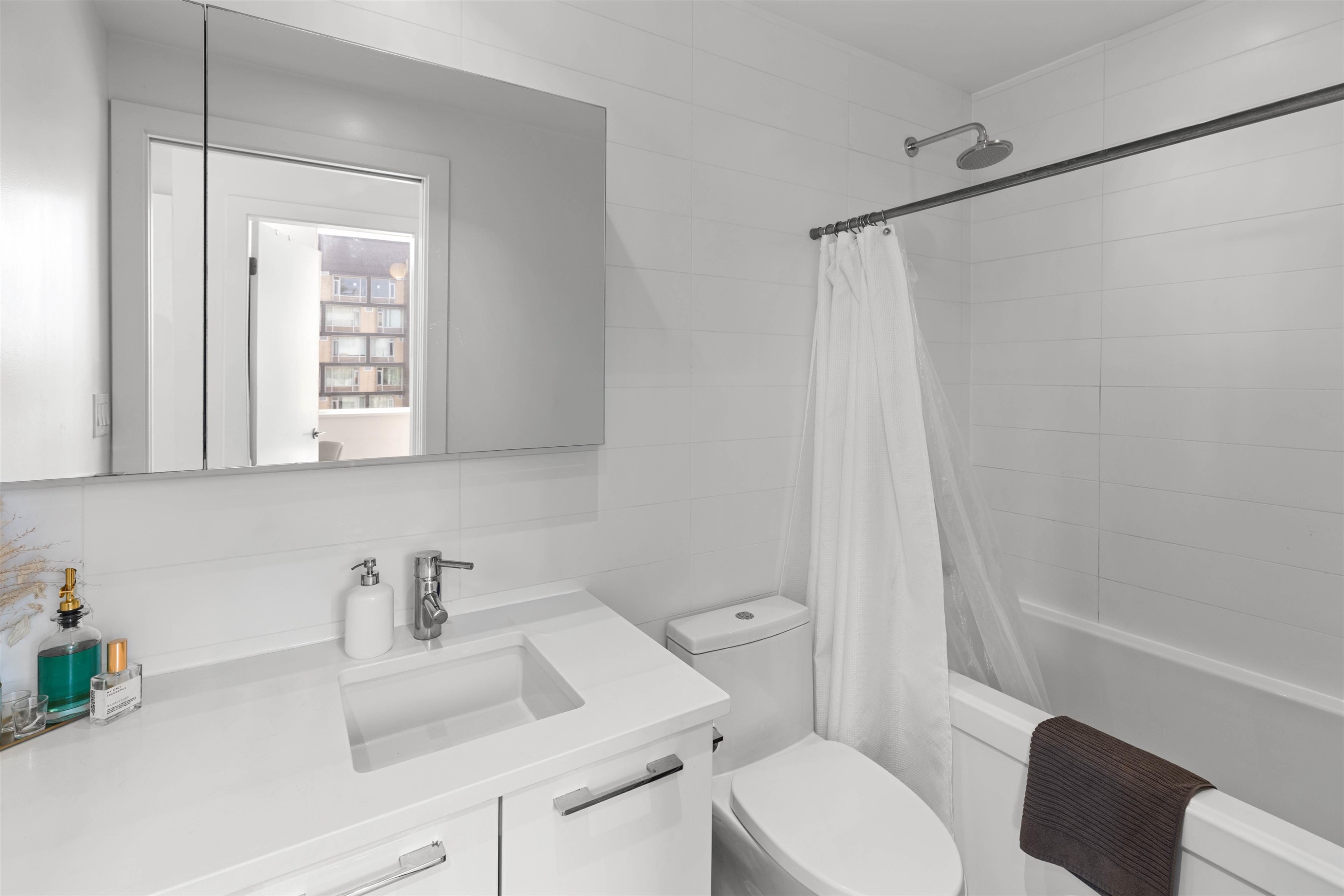 1001-108 1St Avenue E, Vancouver, BC
