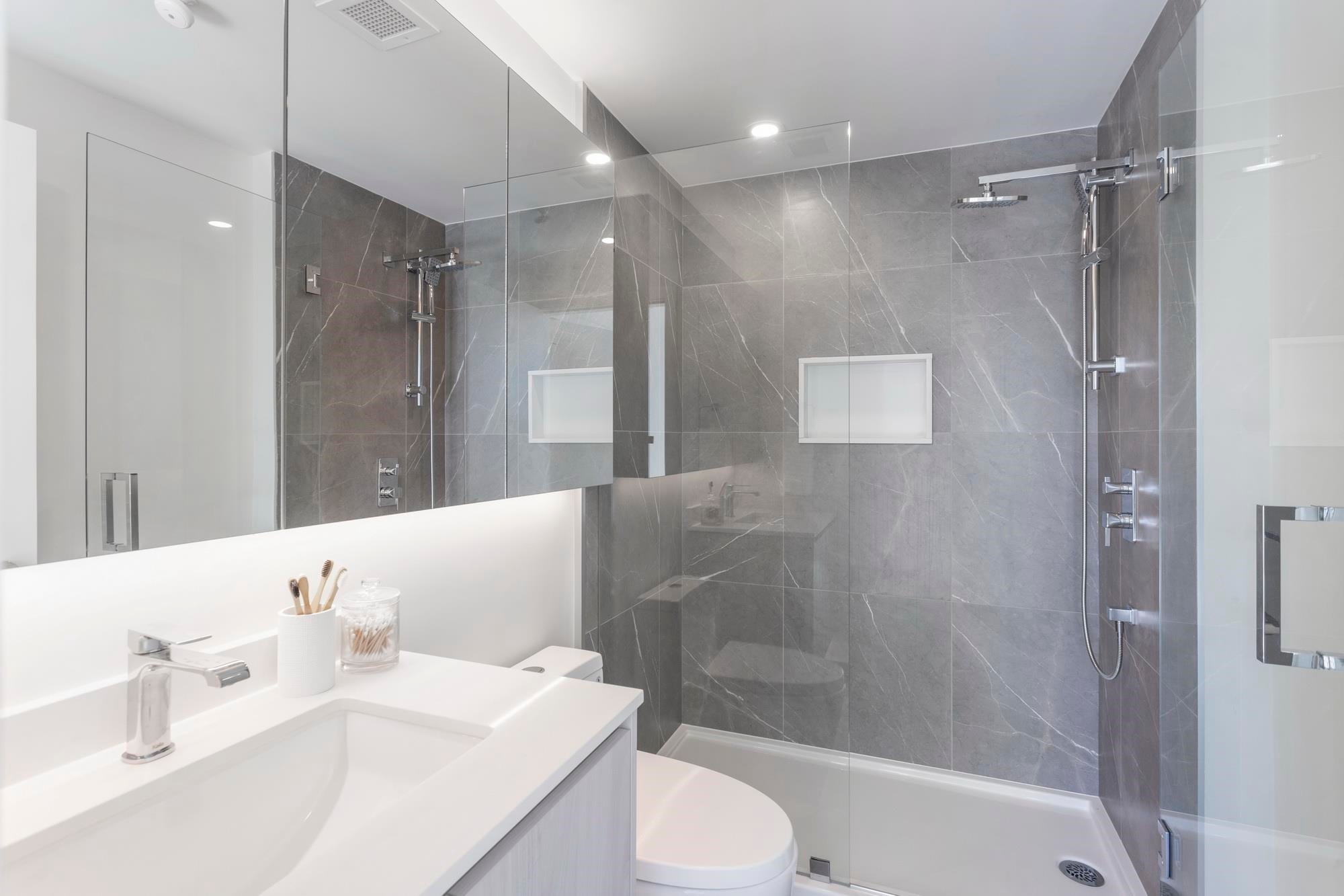 204-3264 Vanness Avenue, Vancouver, BC