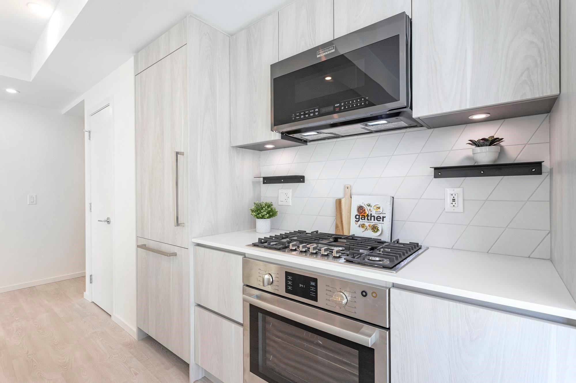 204-3264 Vanness Avenue, Vancouver, BC