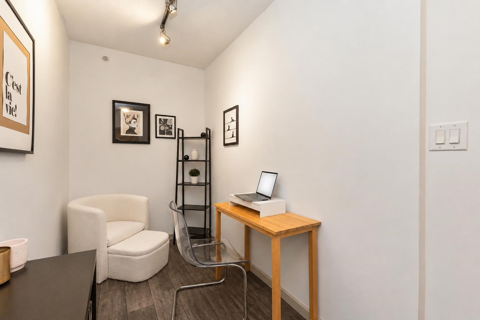 101-9262 University Crescent, Burnaby, BC