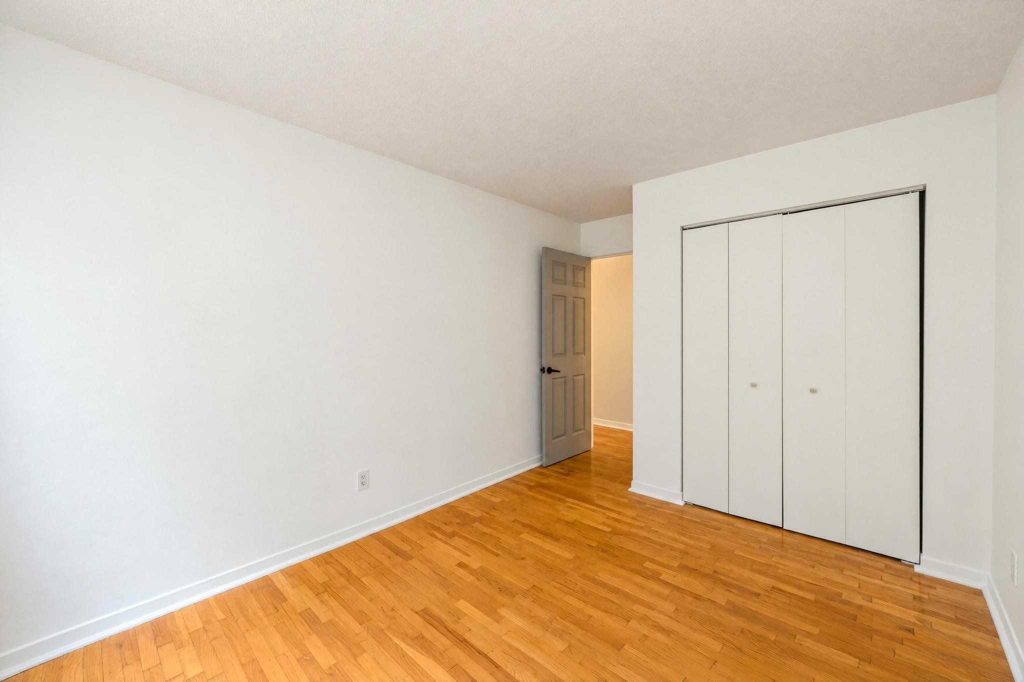 403-555 28Th Street W, North Vancouver, BC