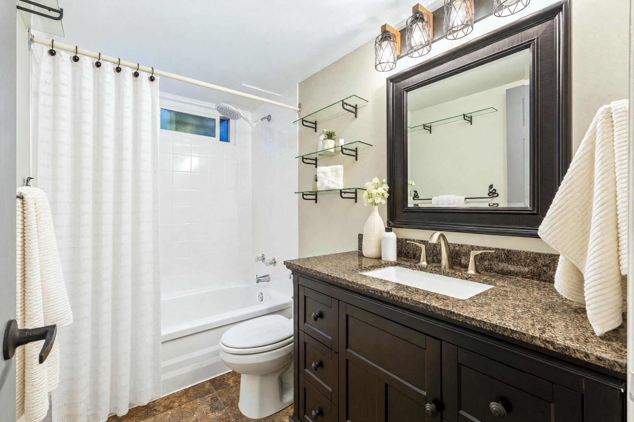 403-555 28Th Street W, North Vancouver, BC