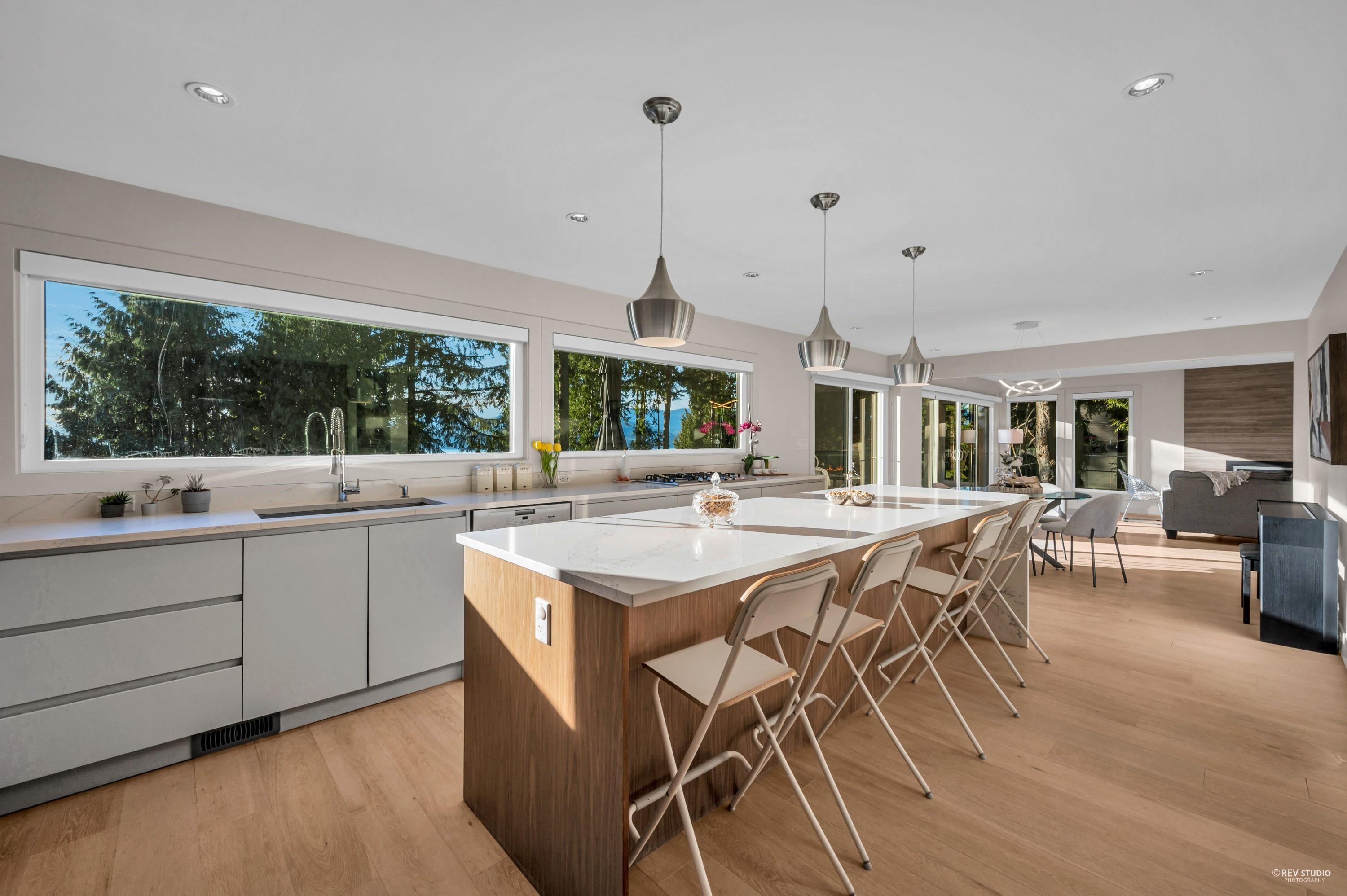 130 Oceanview Place, Lions Bay, BC