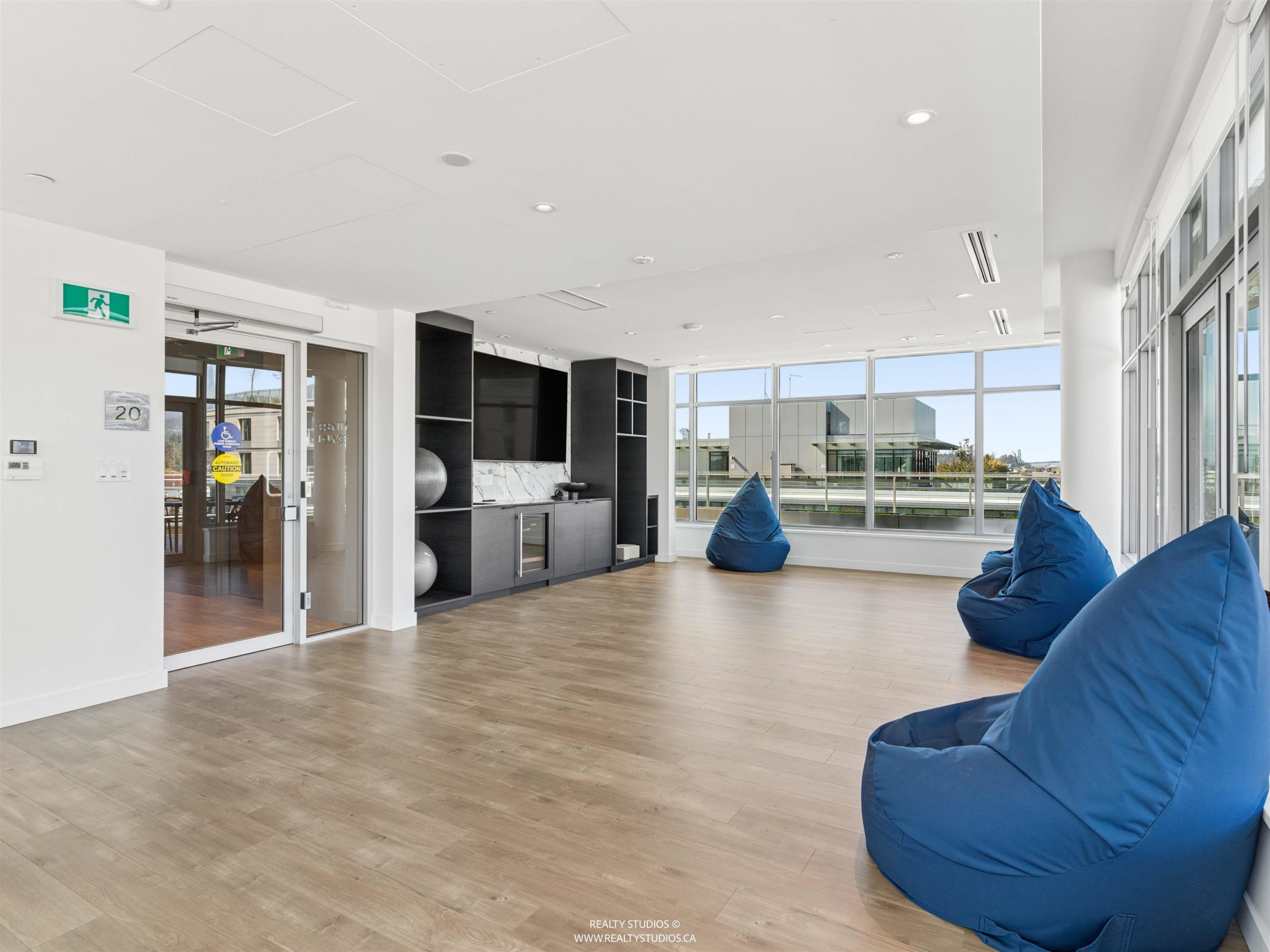 302-777 Harbour Way, North Vancouver, BC