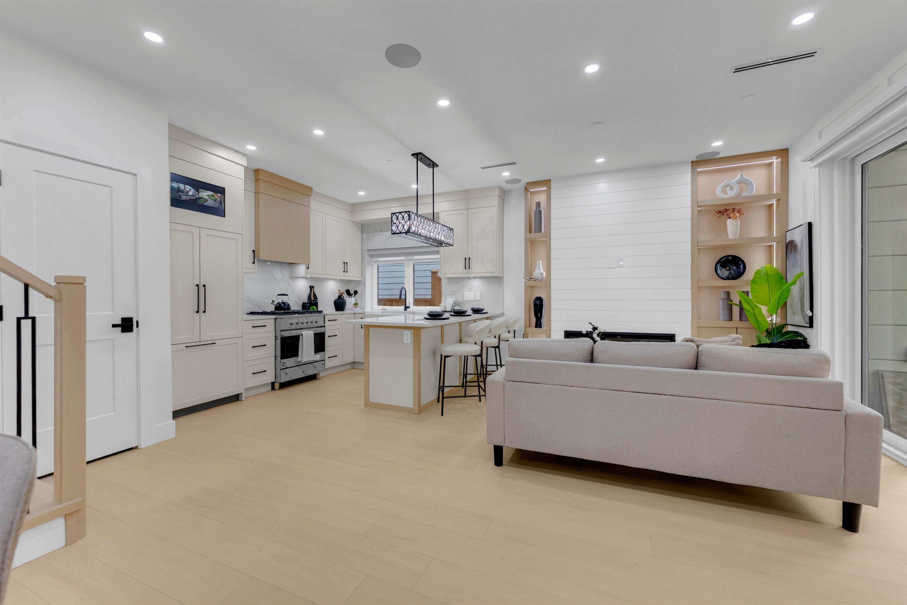 1-2888 6Th Avenue E, Vancouver, BC