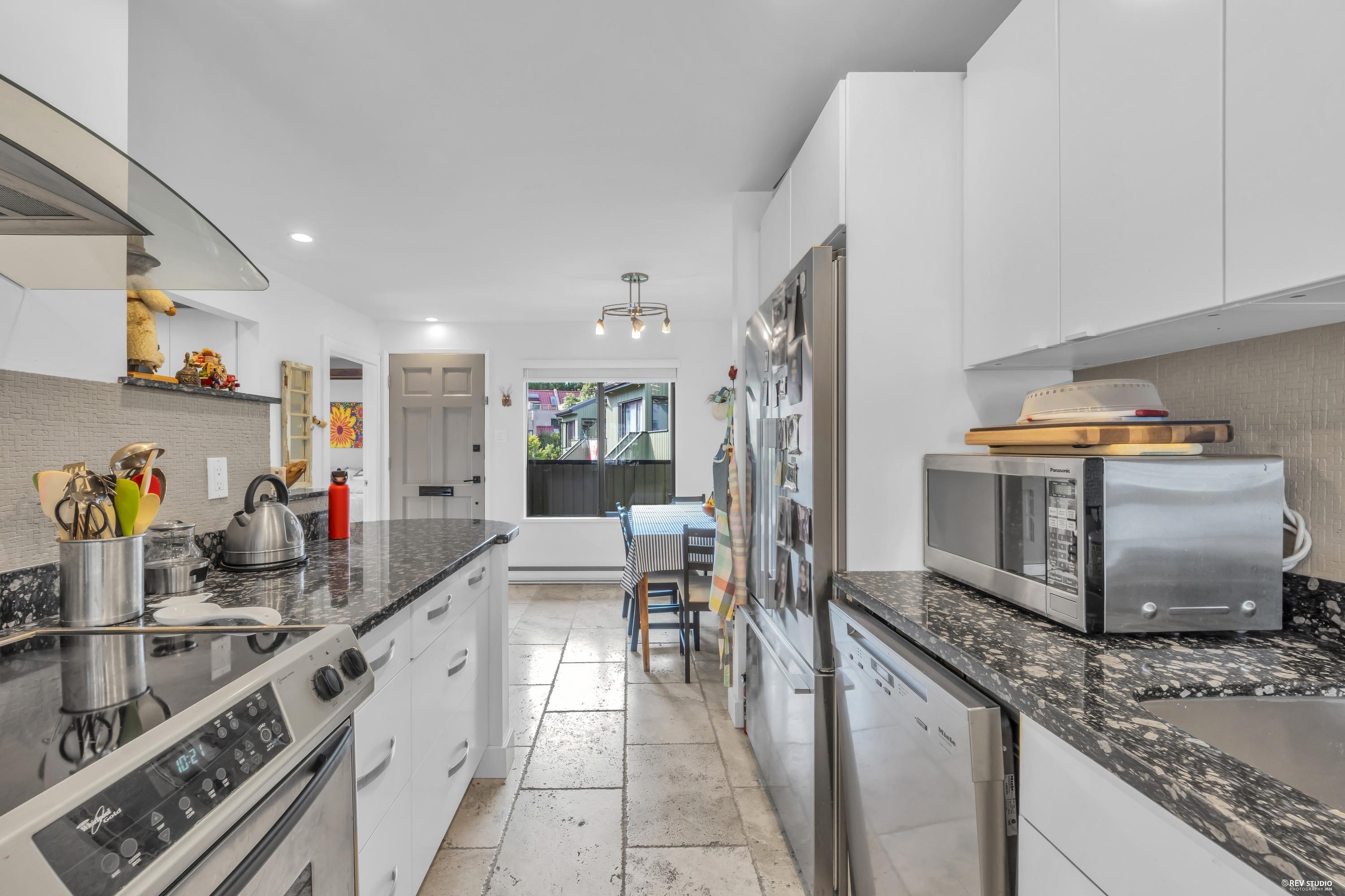 1002 Ironwork Passage, Vancouver, BC