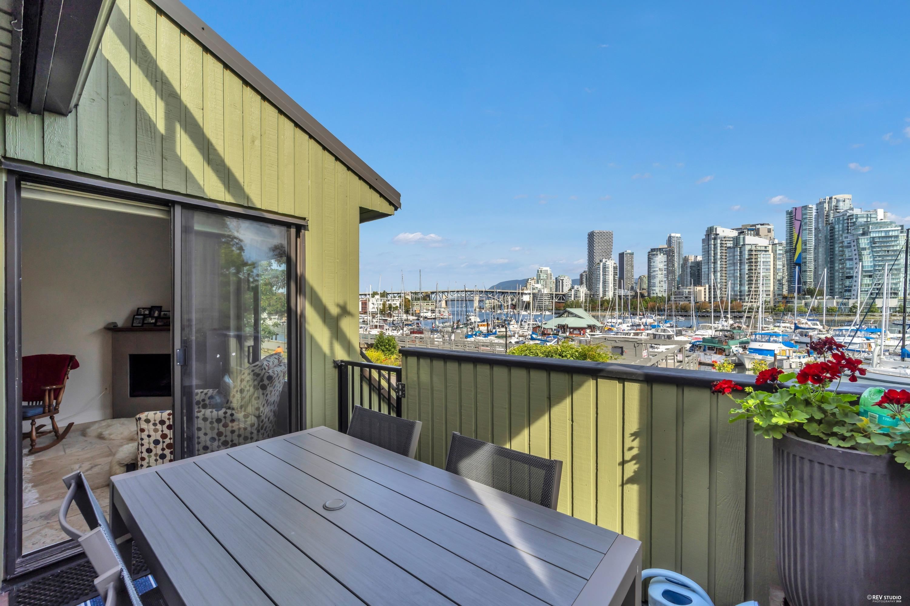 1002 Ironwork Passage, Vancouver, BC