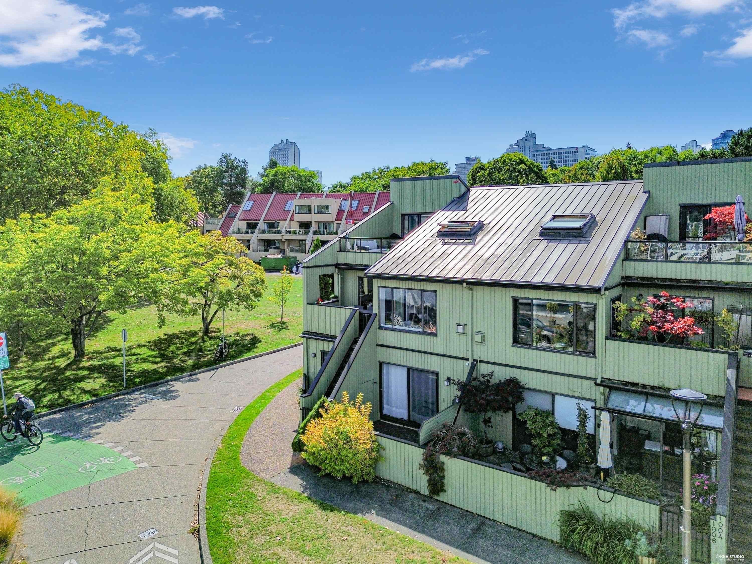 1002 Ironwork Passage, Vancouver, BC
