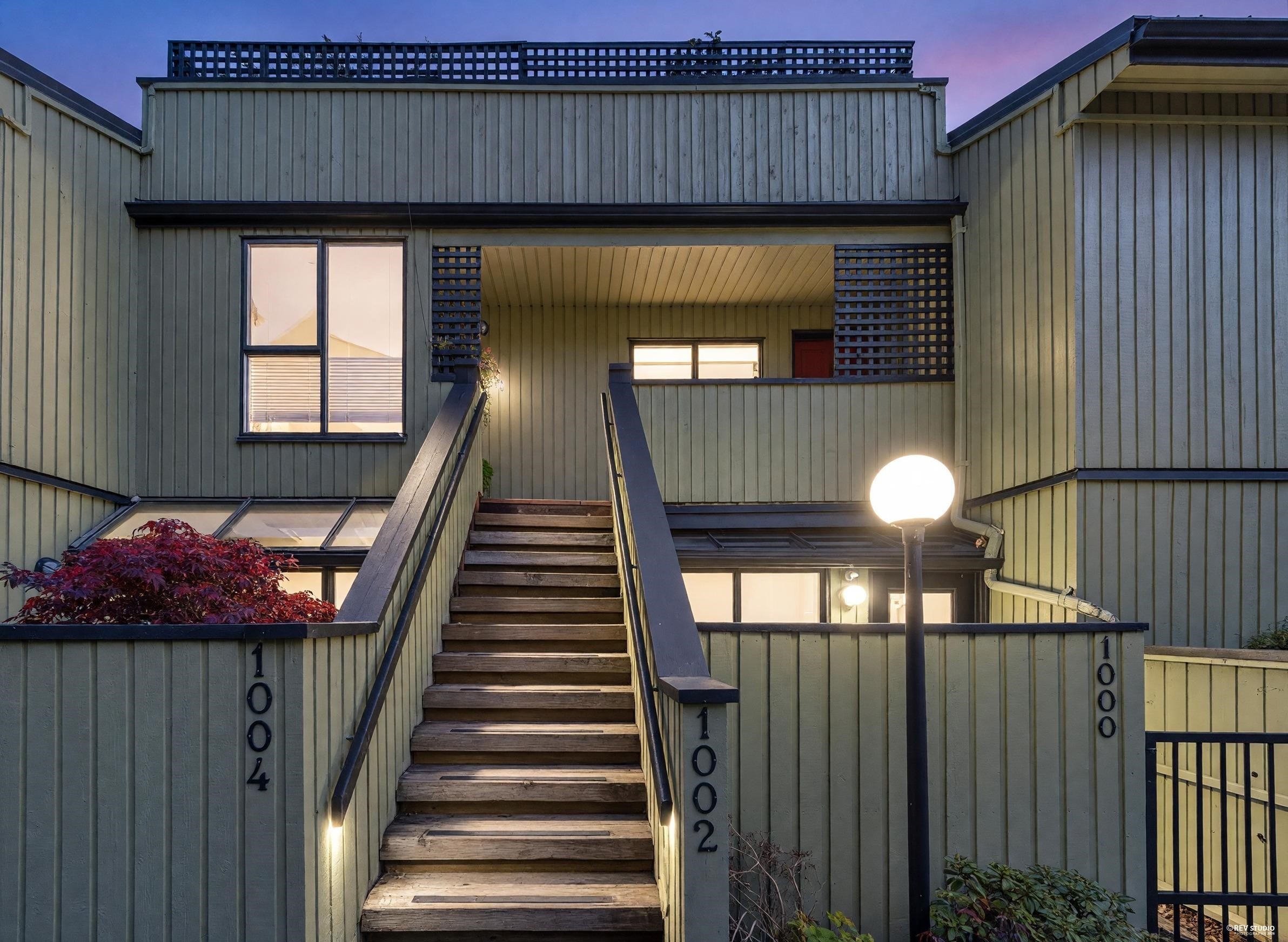 1002 Ironwork Passage, Vancouver, BC