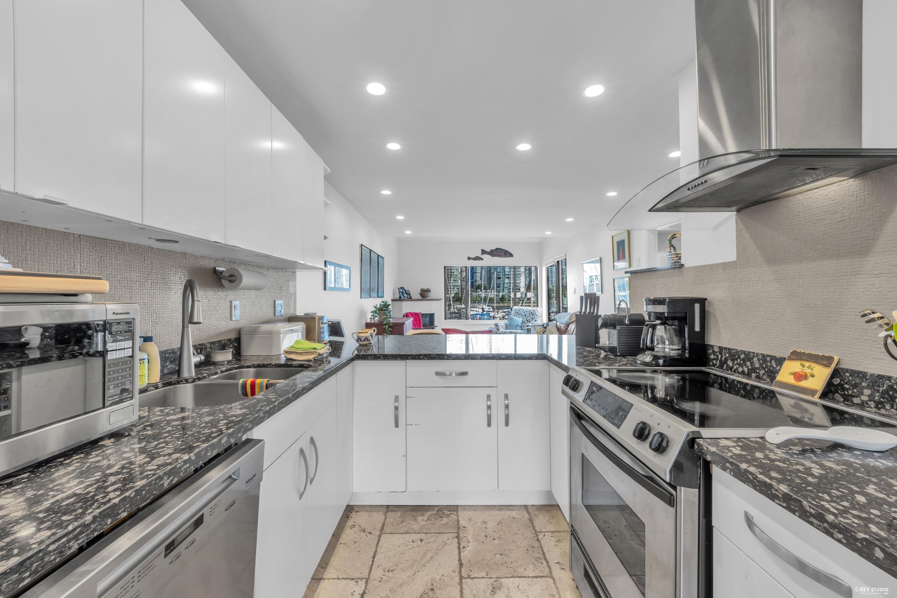 1002 Ironwork Passage, Vancouver, BC