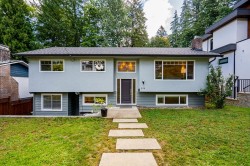 206 Clearview Drive  Port Moody, BC V3H 2S8