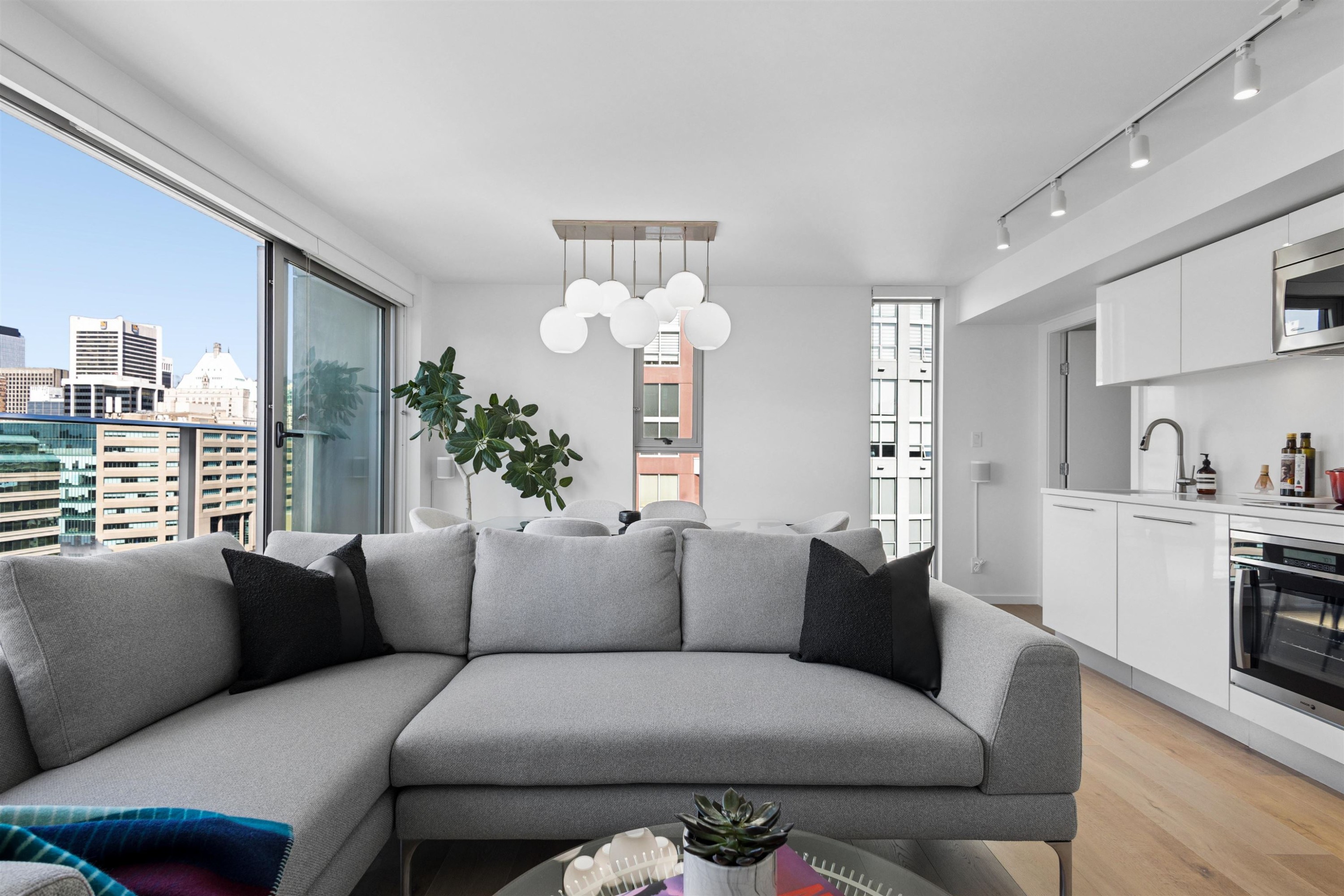 1808-999 Seymour Street, Vancouver, BC