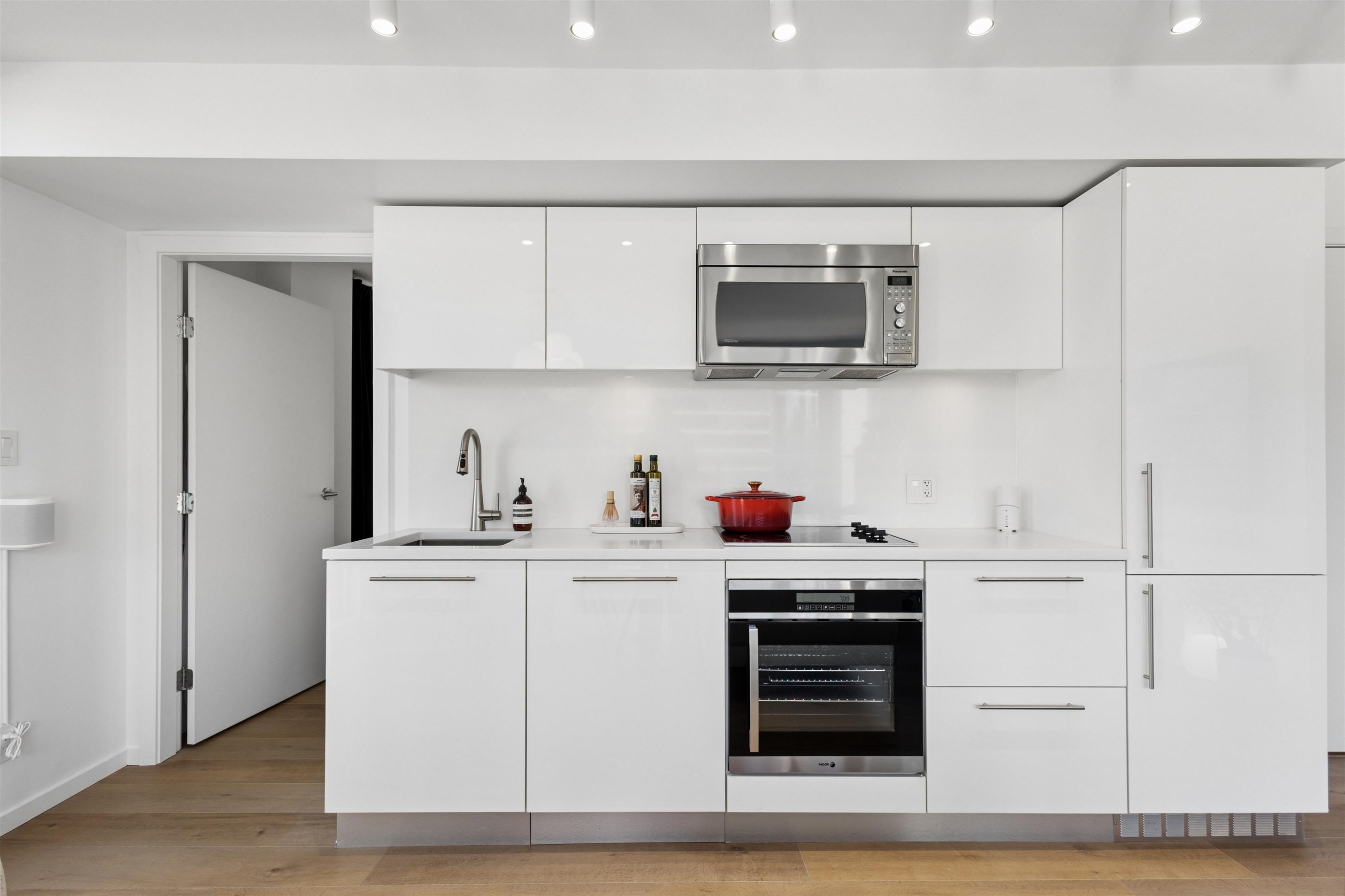 1808-999 Seymour Street, Vancouver, BC