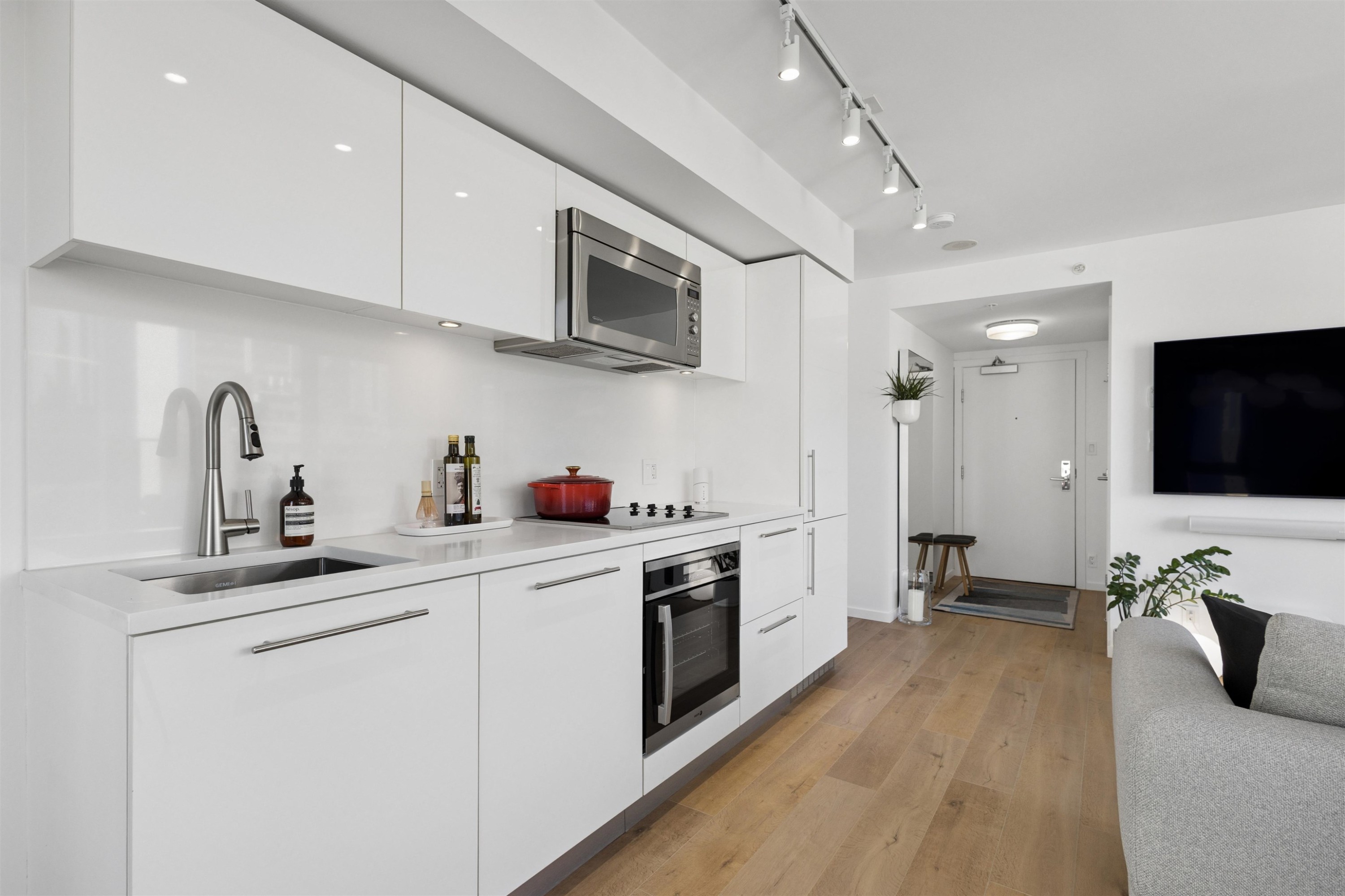 1808-999 Seymour Street, Vancouver, BC
