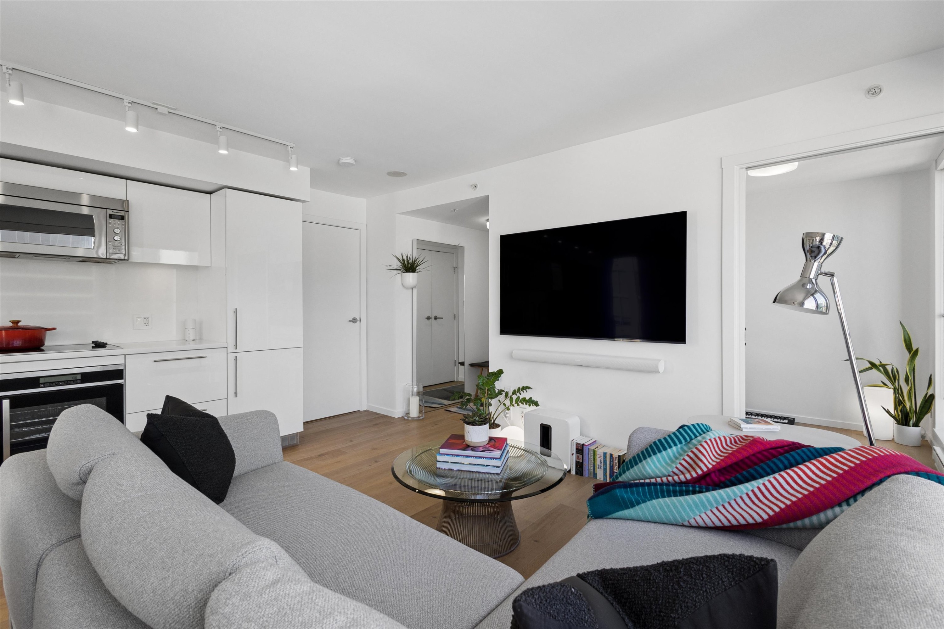 1808-999 Seymour Street, Vancouver, BC