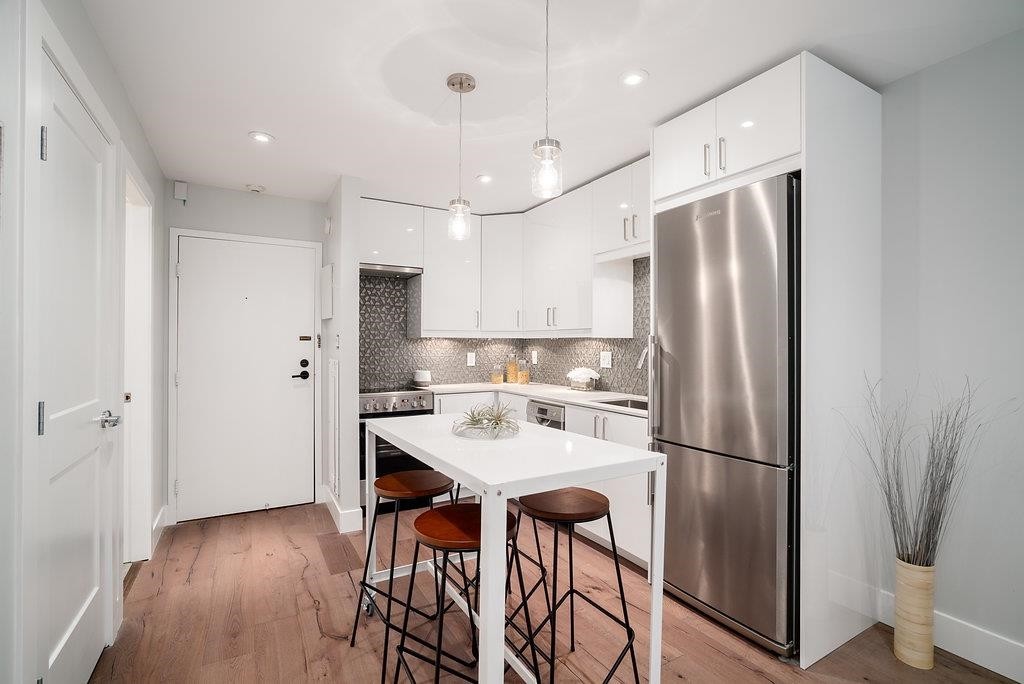 208-1425 Cypress Street, Vancouver, BC