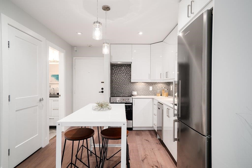 208-1425 Cypress Street, Vancouver, BC
