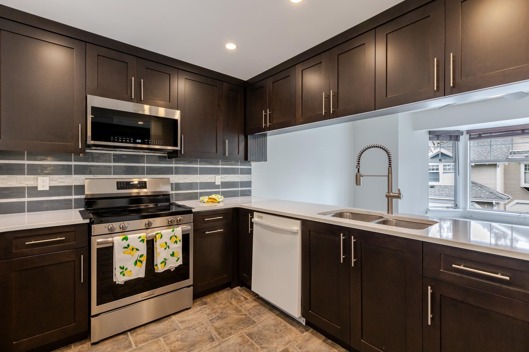 53-1140 Falcon Drive, Coquitlam, BC