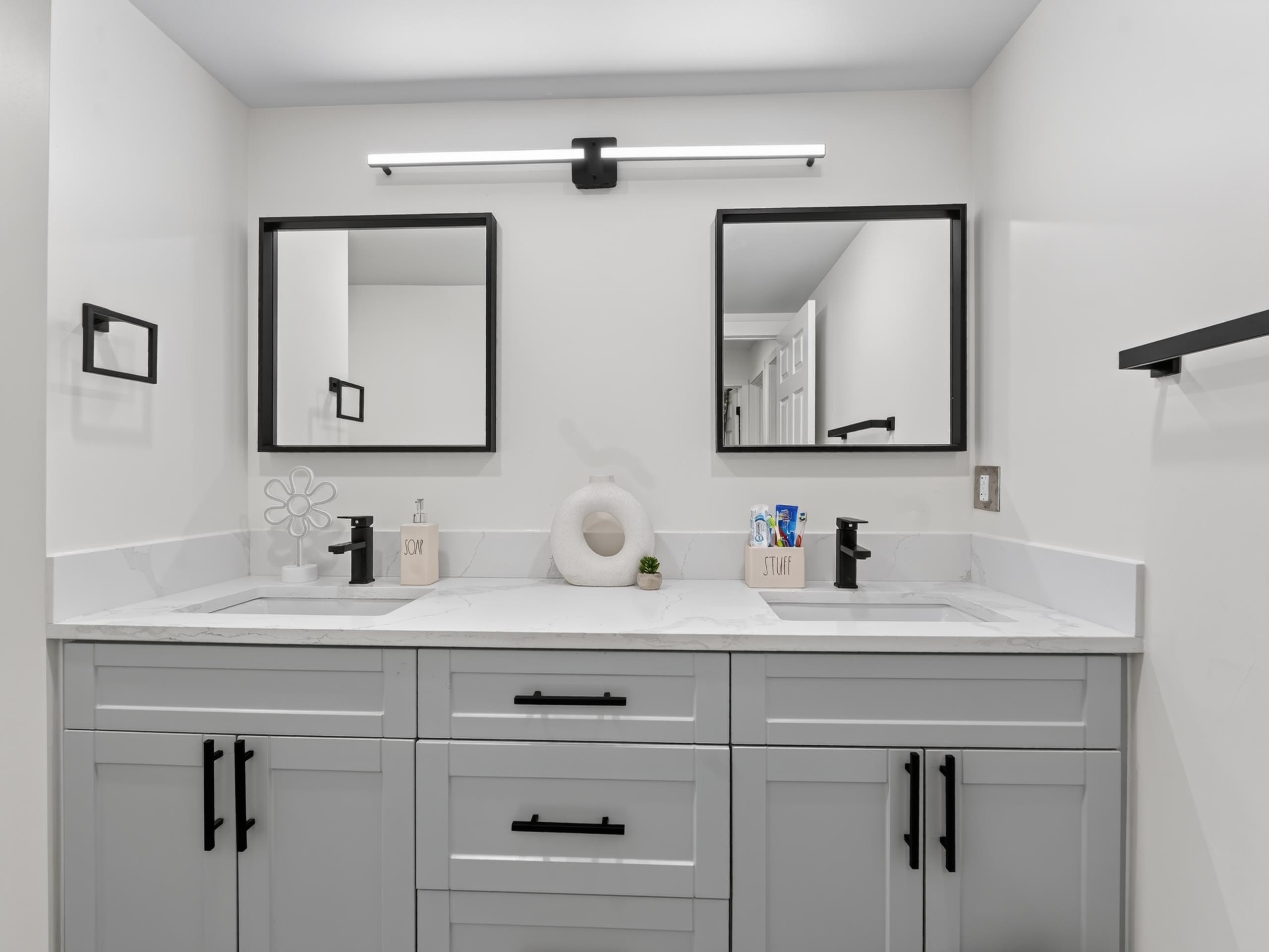 1-2206 Folkestone Way, West Vancouver, BC