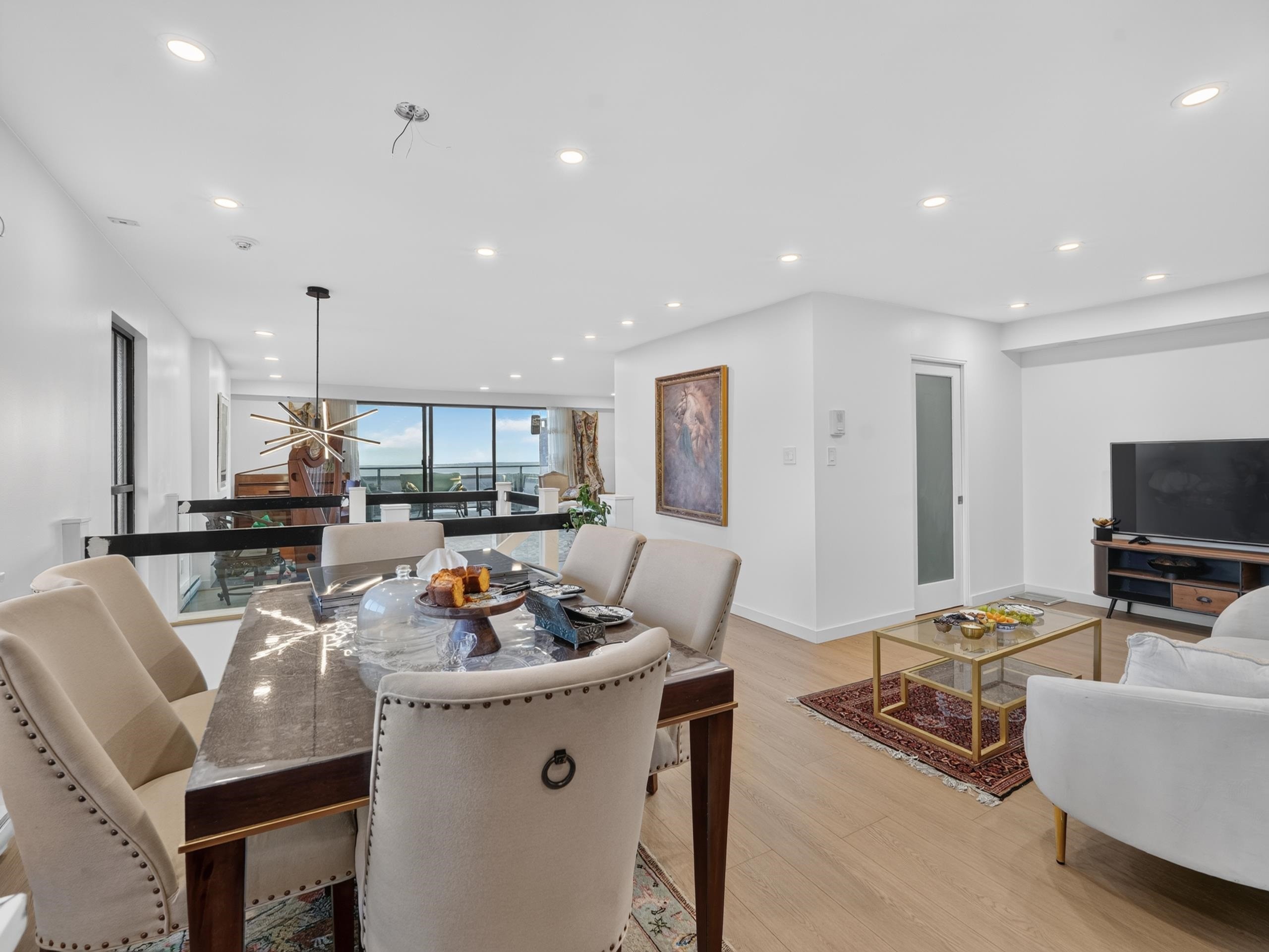 1-2206 Folkestone Way, West Vancouver, BC