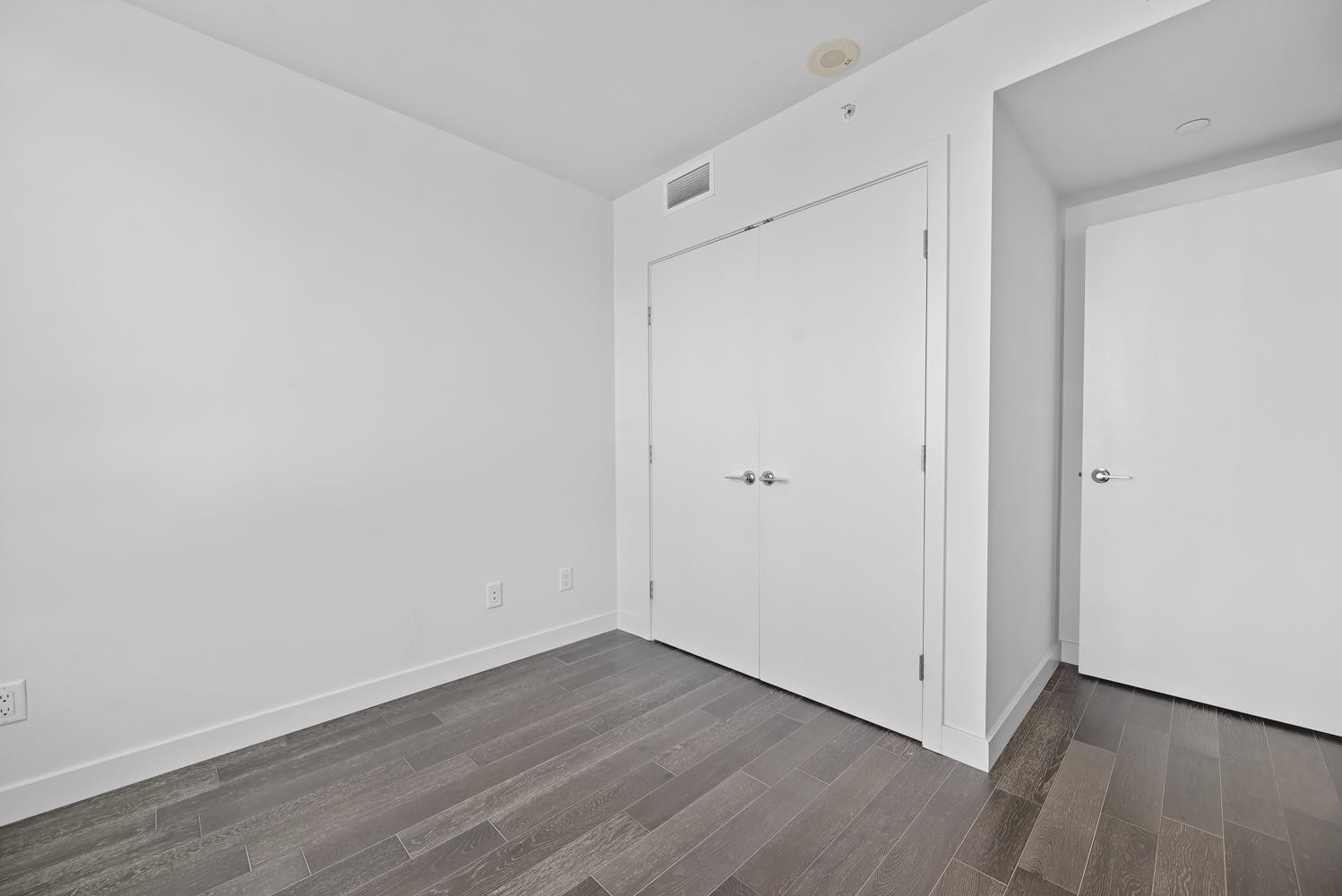 1007-7468 Lansdowne Road, Richmond, BC