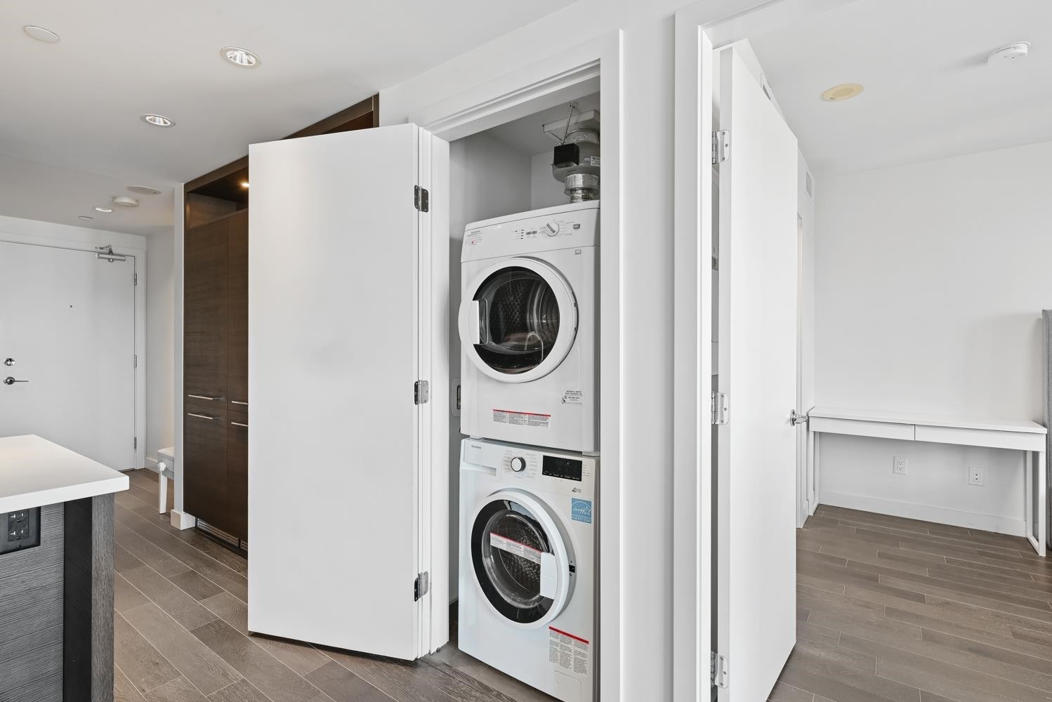 1007-7468 Lansdowne Road, Richmond, BC