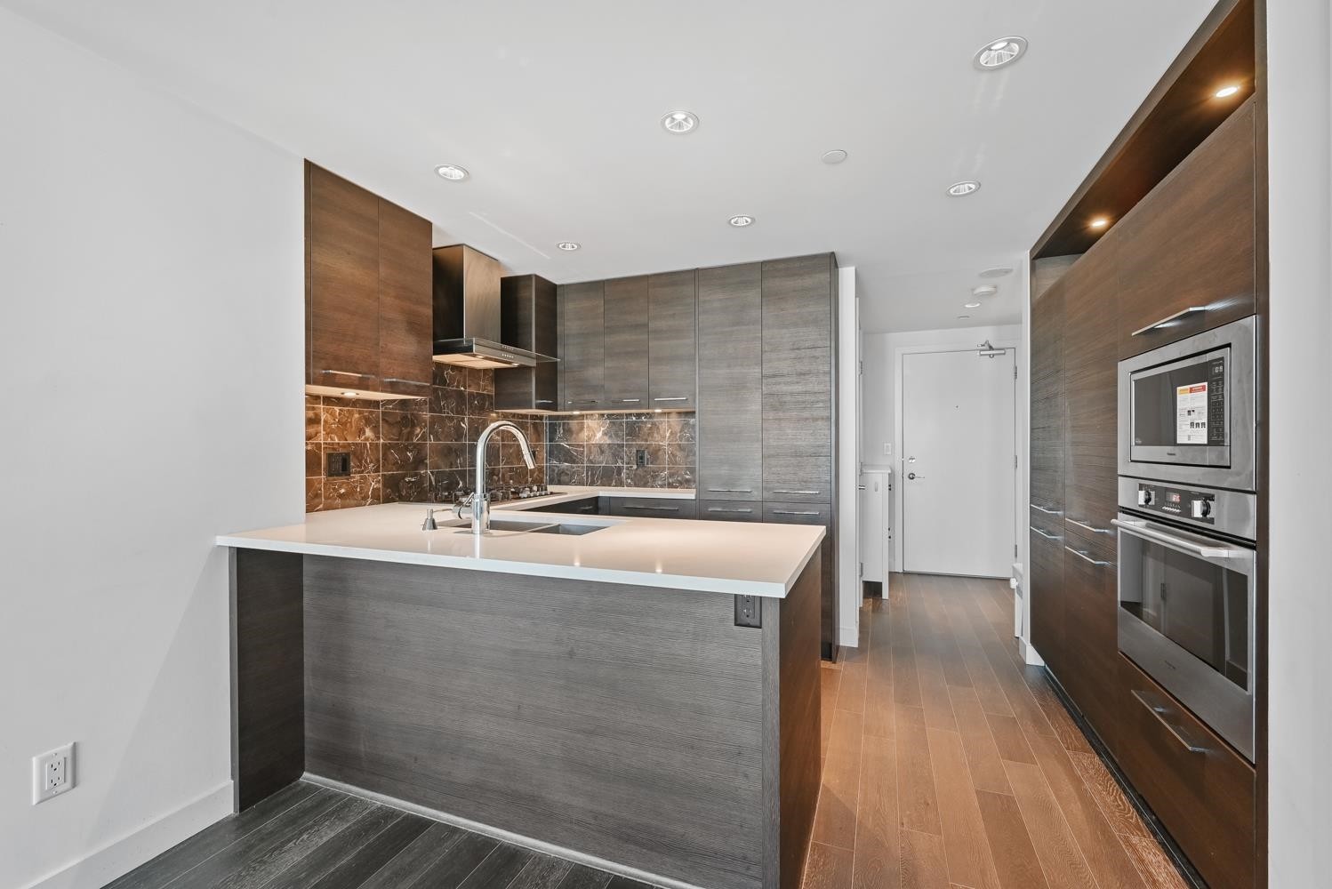 1007-7468 Lansdowne Road, Richmond, BC