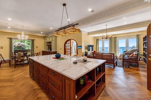 2379 Constantine Place, West Vancouver, BC 