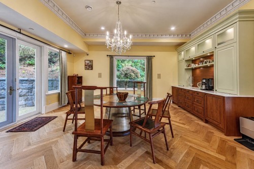 2379 Constantine Place, West Vancouver, BC 