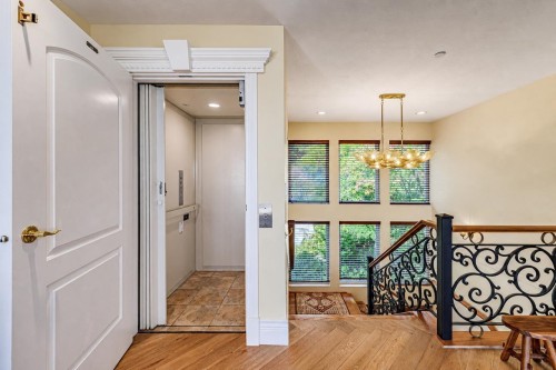 2379 Constantine Place, West Vancouver, BC 
