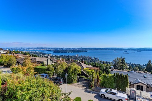 2379 Constantine Place, West Vancouver, BC 