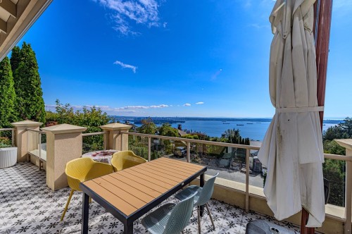 2379 Constantine Place, West Vancouver, BC 
