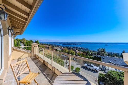 2379 Constantine Place, West Vancouver, BC 