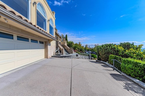 2379 Constantine Place, West Vancouver, BC 