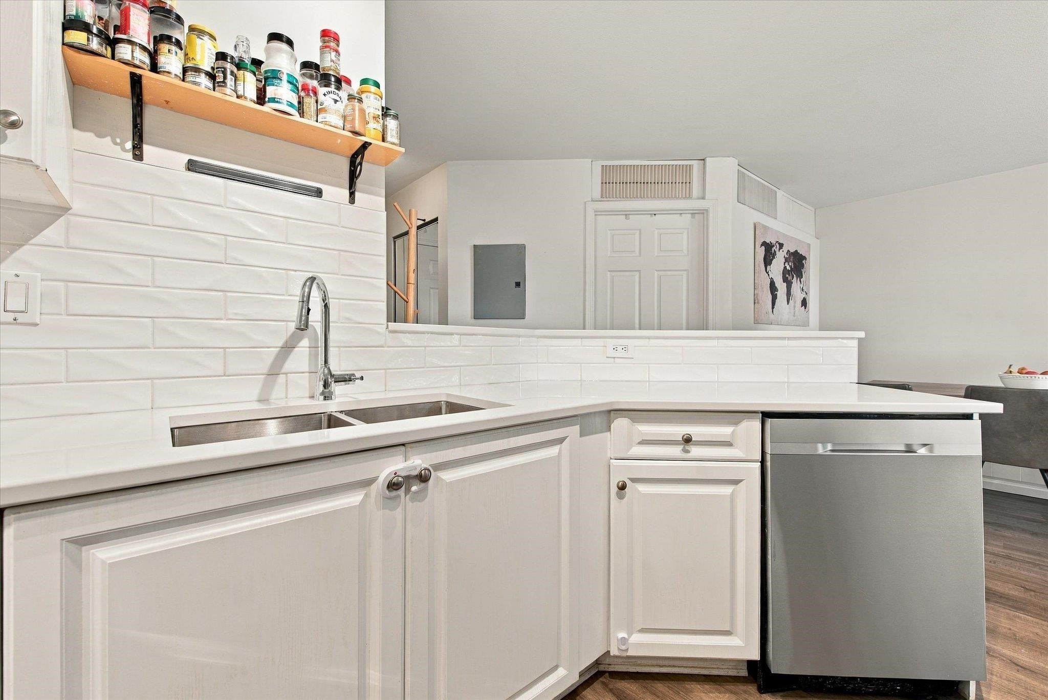 323-760 Kingsway, Vancouver, BC