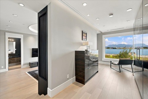3768 River Road, Richmond, BC 