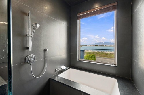 3768 River Road, Richmond, BC 