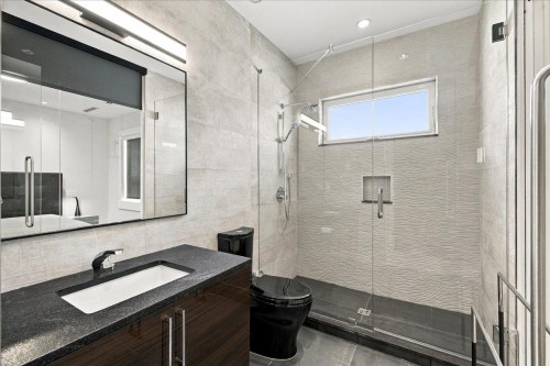 3768 River Road, Richmond, BC 