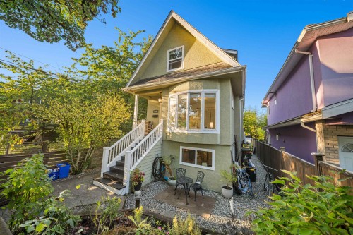 929 30Th Avenue E, Vancouver, BC 