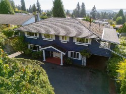 741 Montroyal Boulevard North Vancouver, BC V7R 2G4
