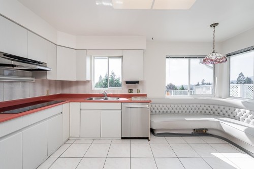 741 Montroyal Boulevard, North Vancouver, BC 