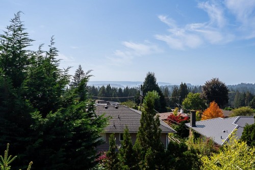 741 Montroyal Boulevard, North Vancouver, BC 
