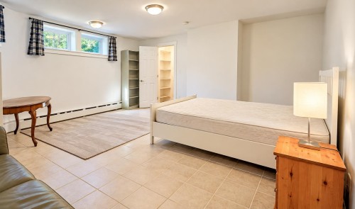 2491 14Th Avenue W, Vancouver, BC 