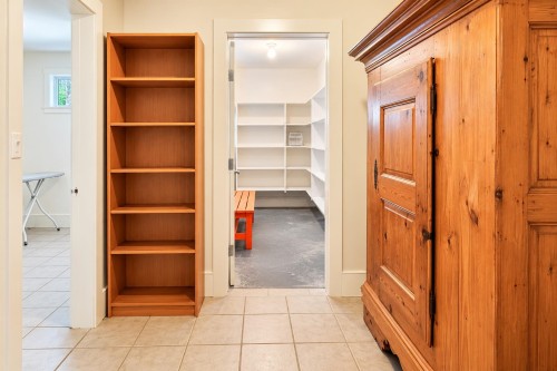 2491 14Th Avenue W, Vancouver, BC 
