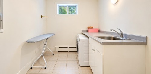 2491 14Th Avenue W, Vancouver, BC 