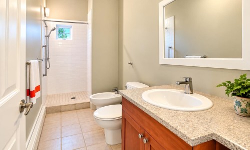 2491 14Th Avenue W, Vancouver, BC 