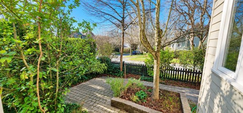 2491 14Th Avenue W, Vancouver, BC 