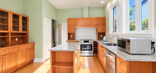 2491 14Th Avenue W, Vancouver, BC 