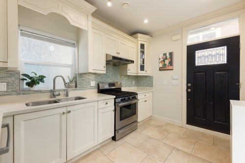 1176 King Edward Avenue E, Vancouver, BC 